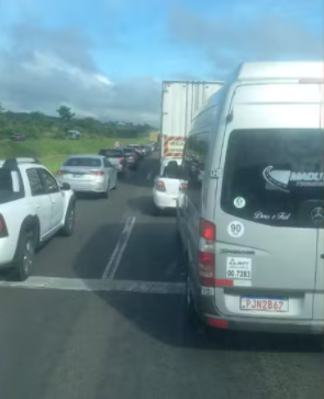 BR-324: Acidente com caminhão que transportava combustível causa engarrafamento de mais de 2 km