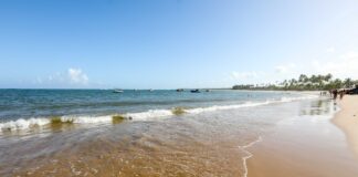 Guarajuba: 2 homens morrem por afogamento na praia