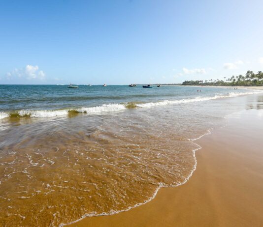 Guarajuba: 2 homens morrem por afogamento na praia